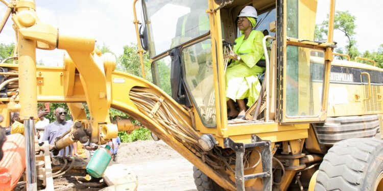 Entretien routier dans le Bounkani : Nialé Kaba lance les travaux depuis Bouna.