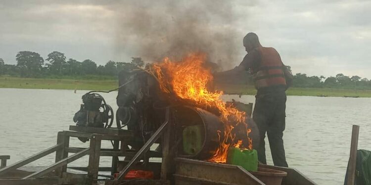 lutte contre l’orpaillage illégal: Plusieurs dragues détruites à Bouaflé