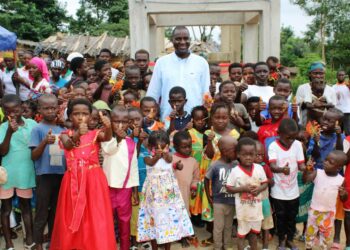 Tiassalé/Alpha Sanogo inaugure 5 forages hydrauliques et une cantine scolaire 