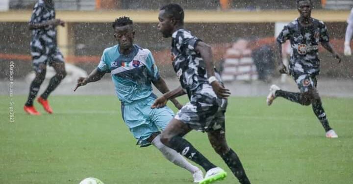 Stade Félix Houphouët- Boigny: la pelouse praticable malgré la pluie.