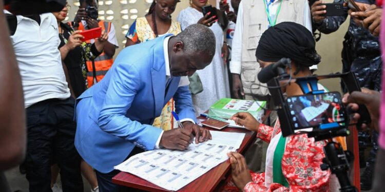 Yopougon: Après son vote, Bictogo appelle à un scrutin « dans la paix » et « dans le calme »