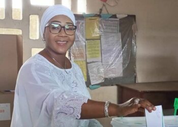 Anyama/Municipales 2023: après son vote, Fatim Bamba appelle à des élections apaisées. 