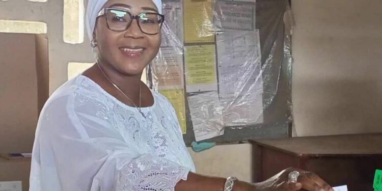 Anyama/Municipales 2023: après son vote, Fatim Bamba appelle à des élections apaisées.