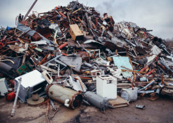 La Côte d&rsquo;Ivoire suspend pour 10 ans l&rsquo;exportation de la ferraille, des sous-produits ferreux, de la fonte, des déchets et débris d’aluminium.