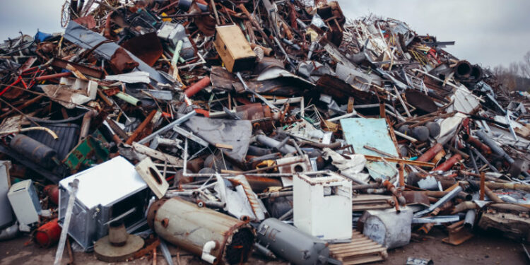 La Côte d’Ivoire suspend pour 10 ans l’exportation de la ferraille, des sous-produits ferreux, de la fonte, des déchets et débris d’aluminium.