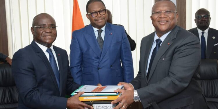 Passation de charges : Amadou Coulibaly cède le fauteuil de l’Economie Numérique à Ibrahim Kalil Konaté