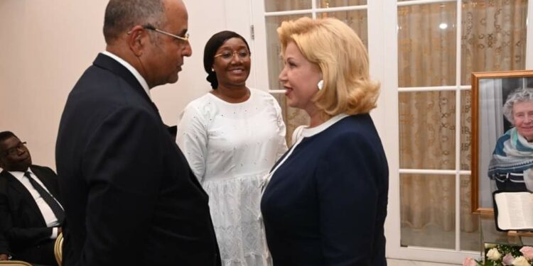 La première dame Dominique Ouattara présente ses condoléances à Patrick Achi