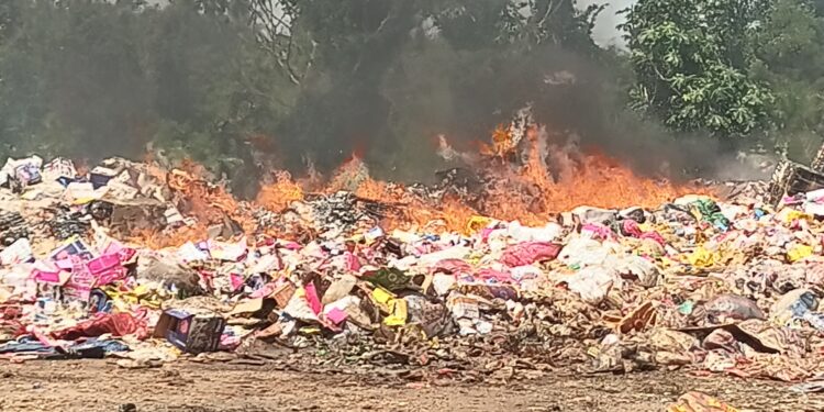 Douanes d’Aboisso: Plus de soixante-deux tonnes de marchandises prohibées saisies incinérées