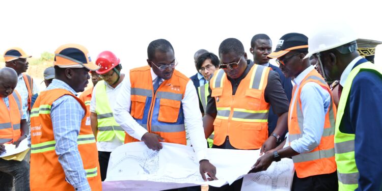 Abidjan/Après une visite du chantier, Amédé  assure : « D’ici au 10 décembre, la Y4 sera circulable. »