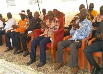 Yakro : le Ministre Diarrassouba fait construire les clôtures du groupe scolaire de Kami