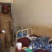 Tiken Dja Fakoly au chevet des soldats burkinabè blessés au front