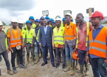 Yopougon : le maire Adama Bictogo visite le chantier de la nouvelle Agora dédiée au sport
