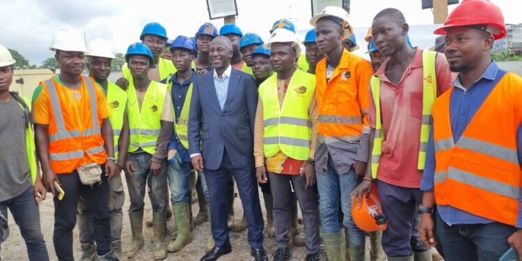 Yopougon : le maire Adama Bictogo visite le chantier de la nouvelle Agora dédiée au sport