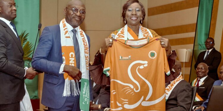 Comité de soutien aux Eléphants: Kandia Camara investie présidente d’honneur