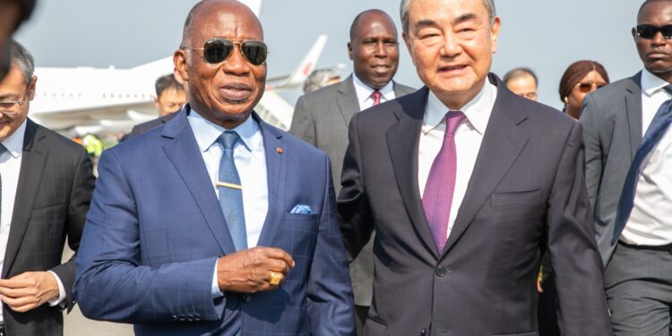 Coopération Ivoiro-Chinoise: En visite, Wang Yi accueilli à Abidjan par Adom Kacou