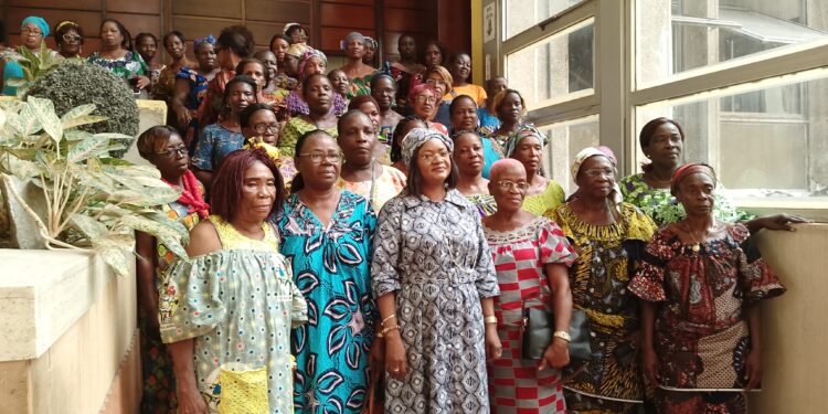 Abidjan : Les femmes des 60 villages Atchan apportent leur soutien à Bacongo