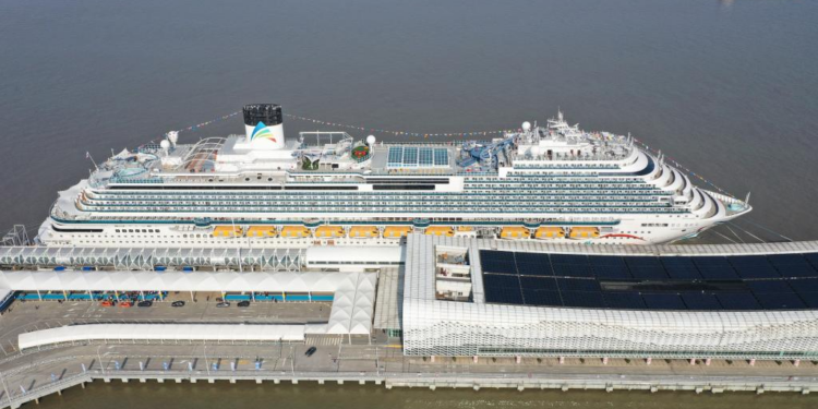 Transport : Le premier grand navire de croisière « made in China » mis à flot