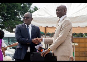 Côte d&rsquo;Ivoire: Le ministre Diawara remet des véhicules et des studios mobiles aux universités et grandes écoles