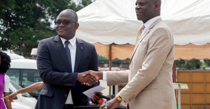 Côte d’Ivoire: Le ministre Diawara remet des véhicules et des studios mobiles aux universités et grandes écoles