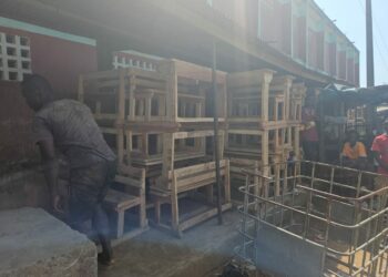 Gesco/Cha-Hélène: Bacongo offre 10 millions F et du matériel aux responsables pour la reprise des cours.