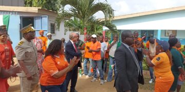 Pouponnière de Dabou : L’ambassadeur de France célèbre le Mardi gras avec les enfants porteurs de handicap