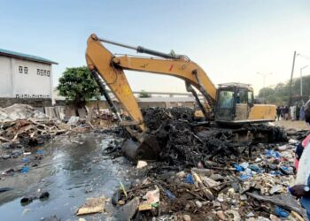 Adjamé: Bacongo debarrasse la Commune de plusieurs tonnes d&rsquo;ordures 