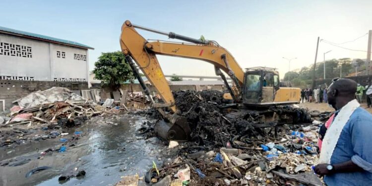 Adjamé: Bacongo debarrasse la Commune de plusieurs tonnes d’ordures 