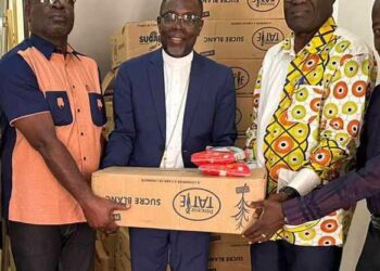 Yamoussoukro/Carême chrétien: Souleymane Diarrassouba apporte des vivres à la communauté catholique 