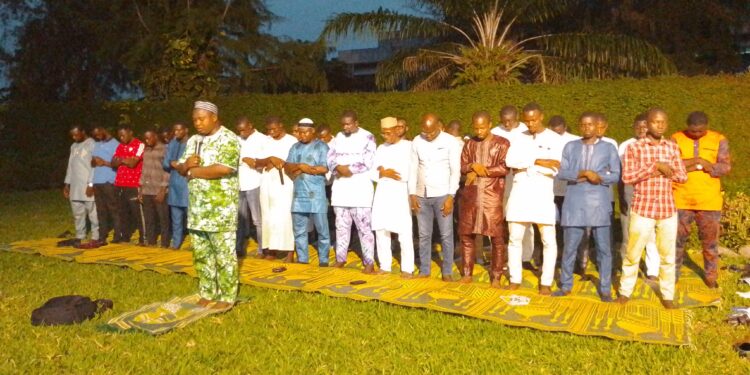 Rupture collective : les étudiants musulmans de l’UFR STRM d’Abidjan matérialisent leur fraternité