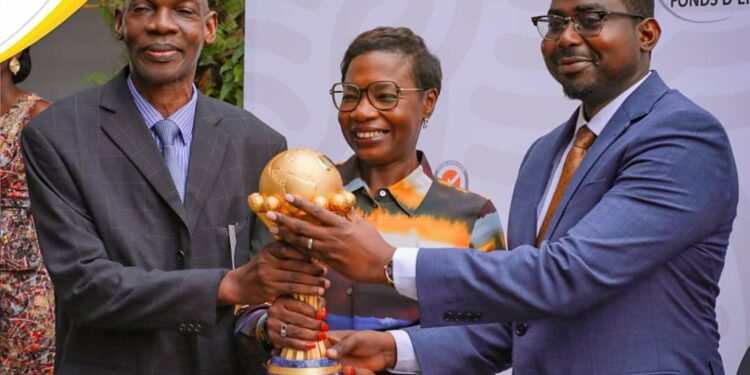 CAN 2023/ Présentation de la Coupe au conseil supérieur des chauffeurs: Le president Sanogo Issa exprime sa joie