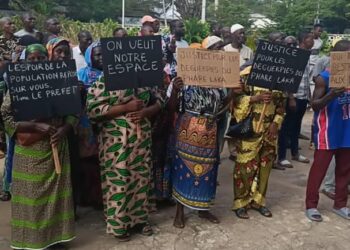 Grand-Bassam: Les déguerpis du quartier Phare Laka marchent sur la Préfecture et la Mairie.