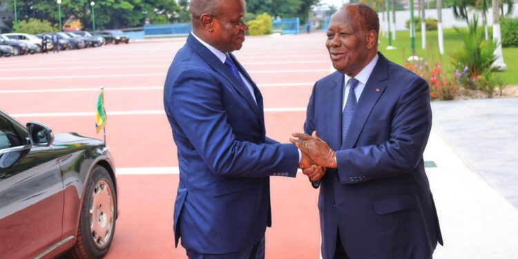 A Abidjan, Nguema sollicite Ouattara pour la levée des sanctions de l’Union africaine qui pèsent sur le Gabon