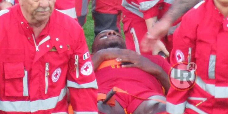 Evan Ndicka, le défenseur des éléphants va bien