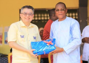 Département de la Bagoué: Bruno Koné distribue 80 tonnes de riz aux  populations vulnérables