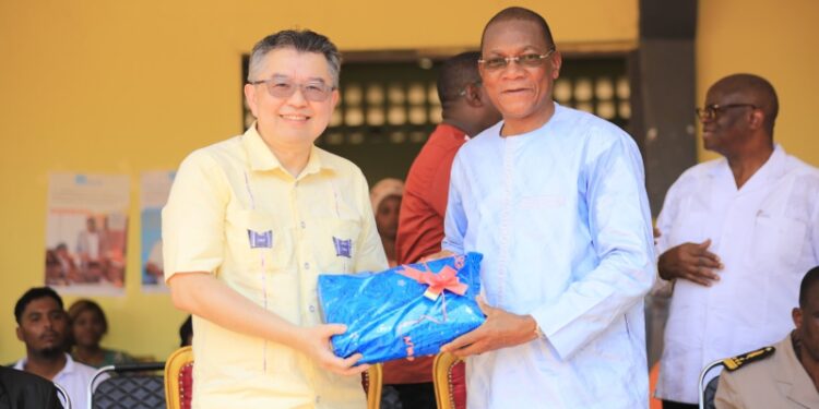 Département de la Bagoué: Bruno Koné distribue 80 tonnes de riz aux  populations vulnérables