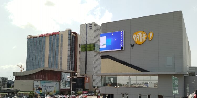 Cinéma à Abidjan : Pathé Cap Sud ouvre ses portes. Voici les tarifs d’entrée ! 