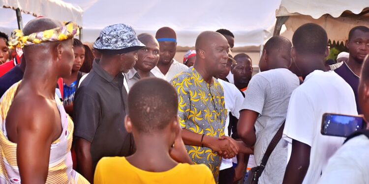 Après sa nomination, Éric Taba accueilli en fanfare à Allakro