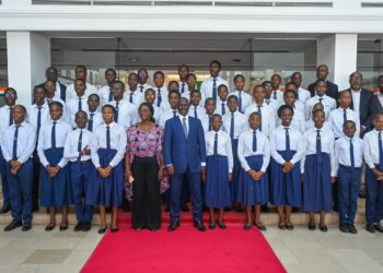 Assemblée nationale : Bictogo reçoit les meilleurs élèves du Lycée d&rsquo;Excellence Alassane Ouattara