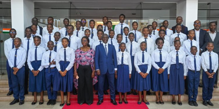 Assemblée nationale : Bictogo reçoit les meilleurs élèves du Lycée d’Excellence Alassane Ouattara