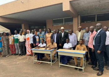 Yamoussoukro/Education : Le Ministre Souleymane Diarrassouba offre 2000 tables-bancs à la DRENA