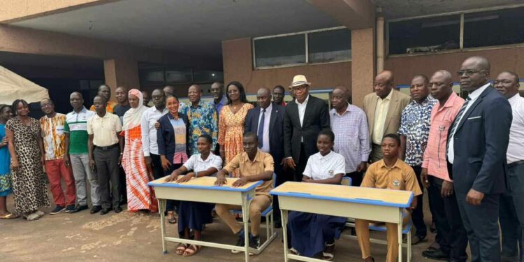 Yamoussoukro/Education : Le Ministre Souleymane Diarrassouba offre 2000 tables-bancs à la DRENA
