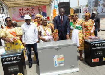 Fête des mères 2024 à Koumassi : le Maire Narcisse Balley distribue des cadeaux à 3000 femmes