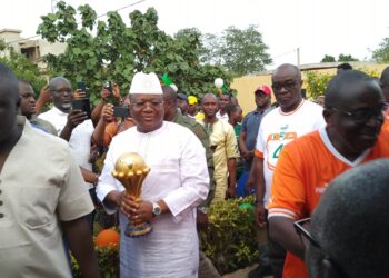 Korhogo : le trophée de la CAN présenté au ministre Amadou Coulibaly