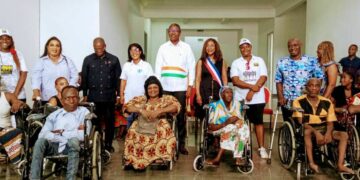 Koumassi/Action sociale : la mairie et ses partenaires offrent des fauteuils roulants aux personnes handicapées.
