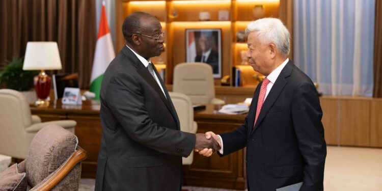 Le Vice-Président Meyliet échange avec le Président de la Banque Asiatique d’Investissemen