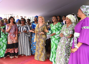 Hommage au Président Alassane Ouattara : Dominique Ouattara invite les femmes à une synergie d’action