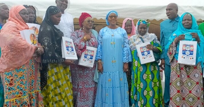 Fête des mères : Fatim Bamba promet d’atténuer les souffrances des populations d’Anyama Belle ville