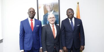  Essais nucléaires: Le ministre Wautabouna et Dr Robert Floyd passent en revue la coopération