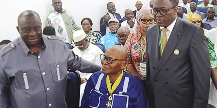 Yamoussoukro: AG élective de l’Uvicoci 8 maires décorés dans l’Ordre du mérite national