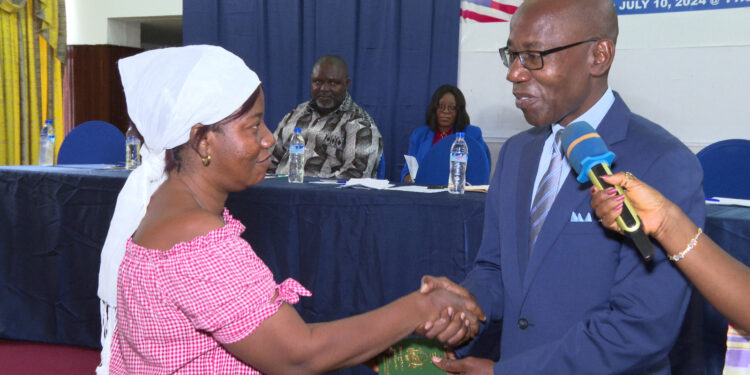 Libéria: La Côte d’Ivoire remet 280 passeports aux ex-réfugiés ivoiriens